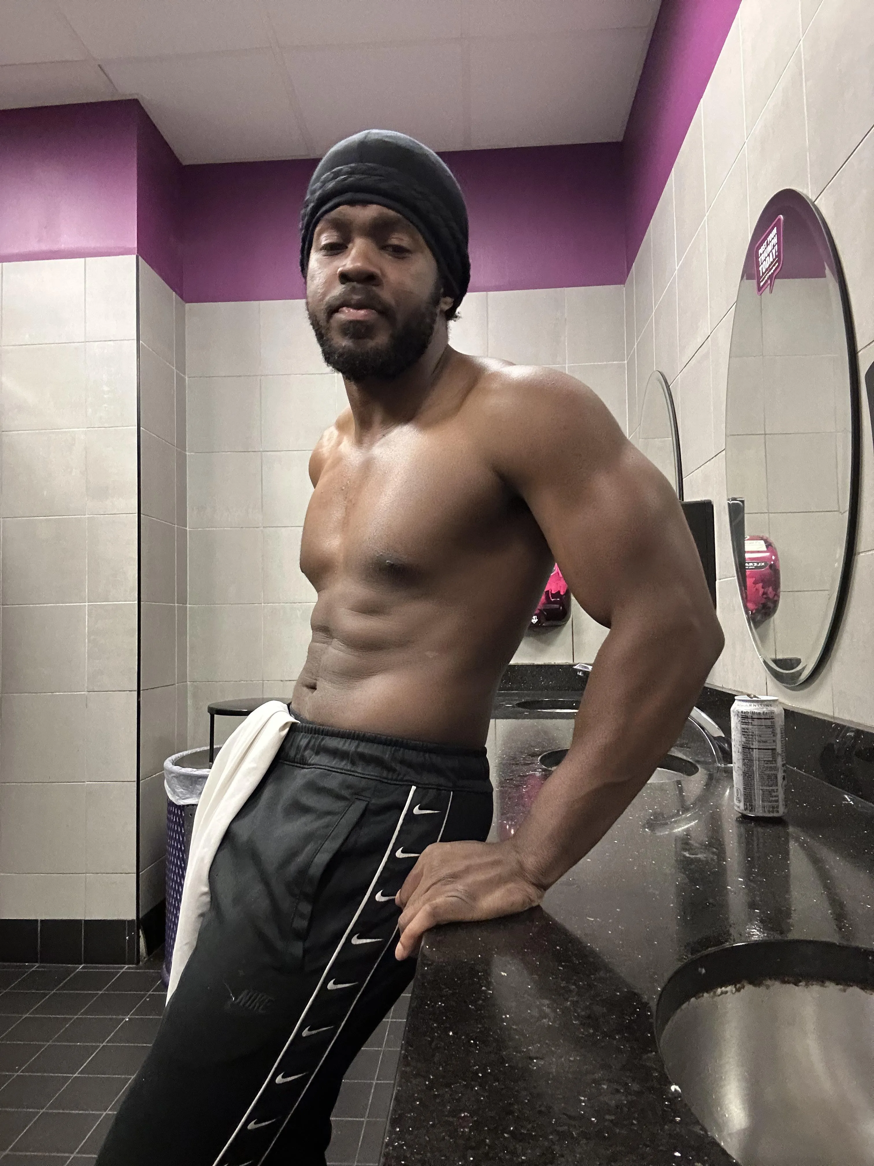 Gym lighting is always so good
