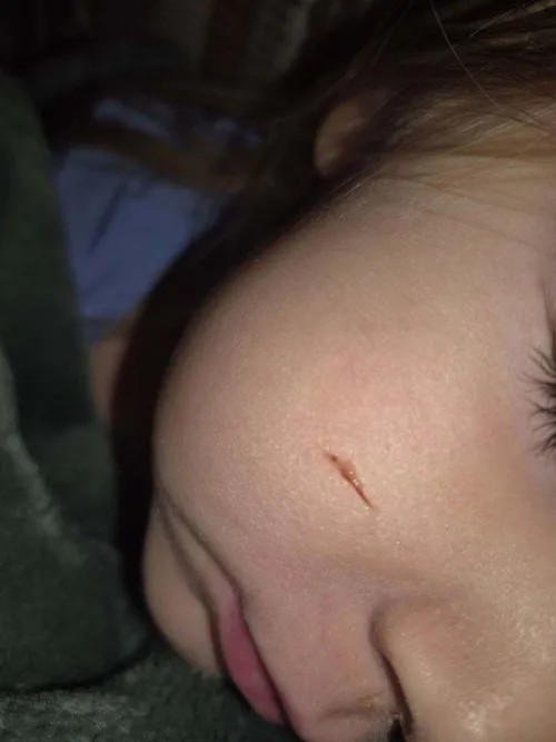 Photoshopped or staged cut? 