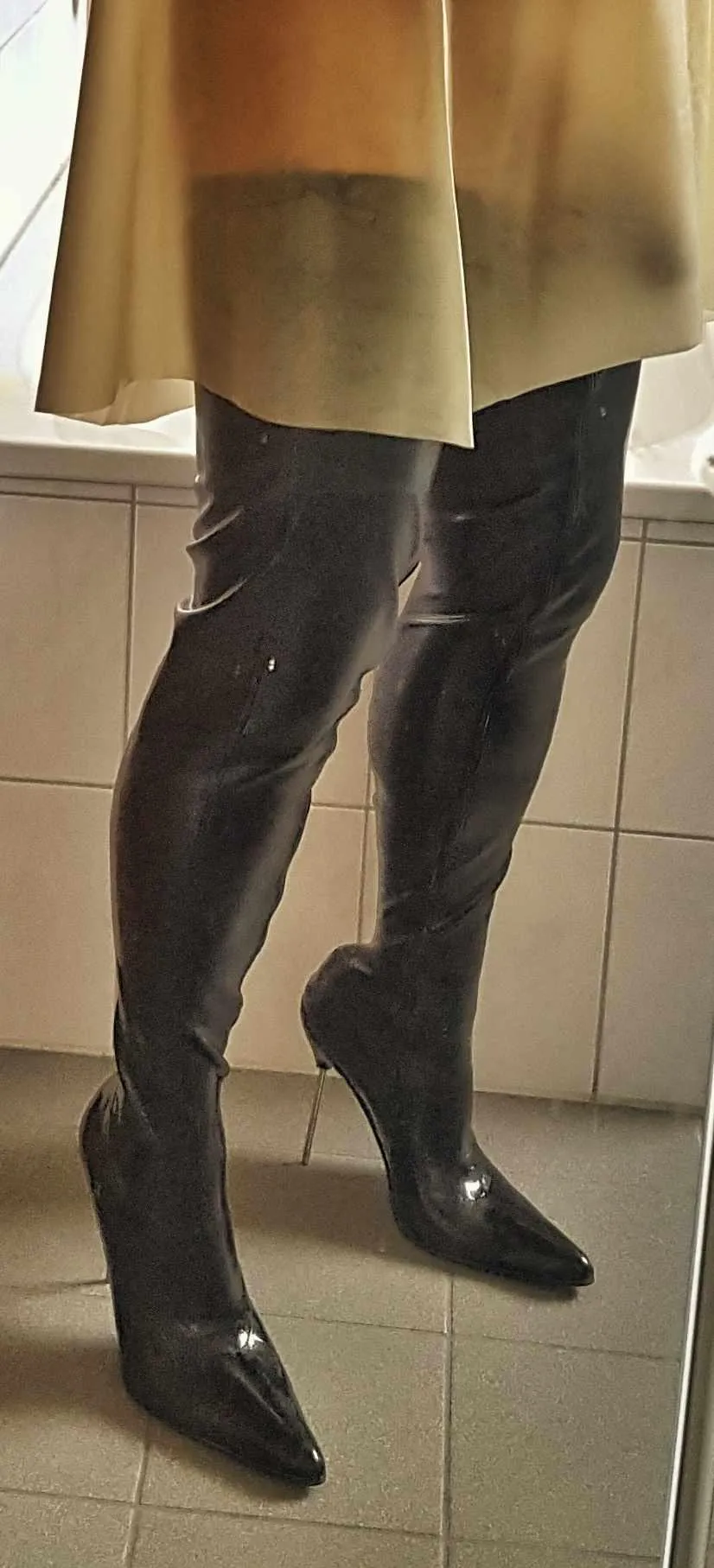 [57] Suche jetzt Sissy, Femboy, DWT, TV, CD im Großraum Ruhrgebiet!