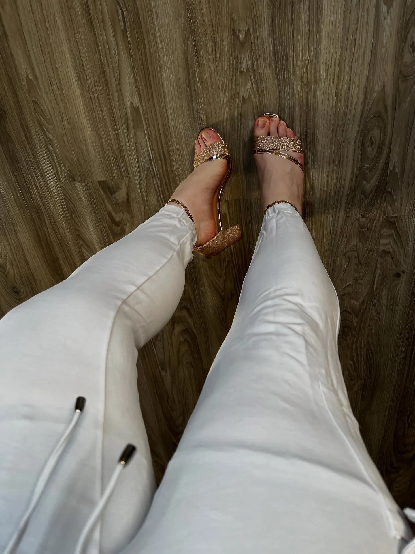 Sissy 22 Sucht einen Herrn der mich zur richtigen Sissy macht schreibt an 🫣