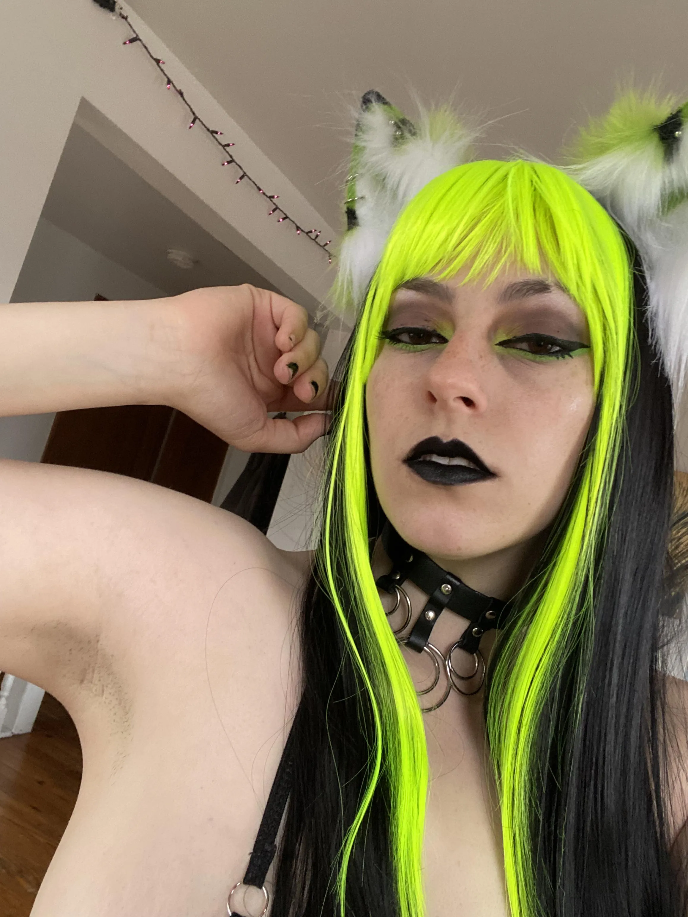 Catgirls love a little prickle