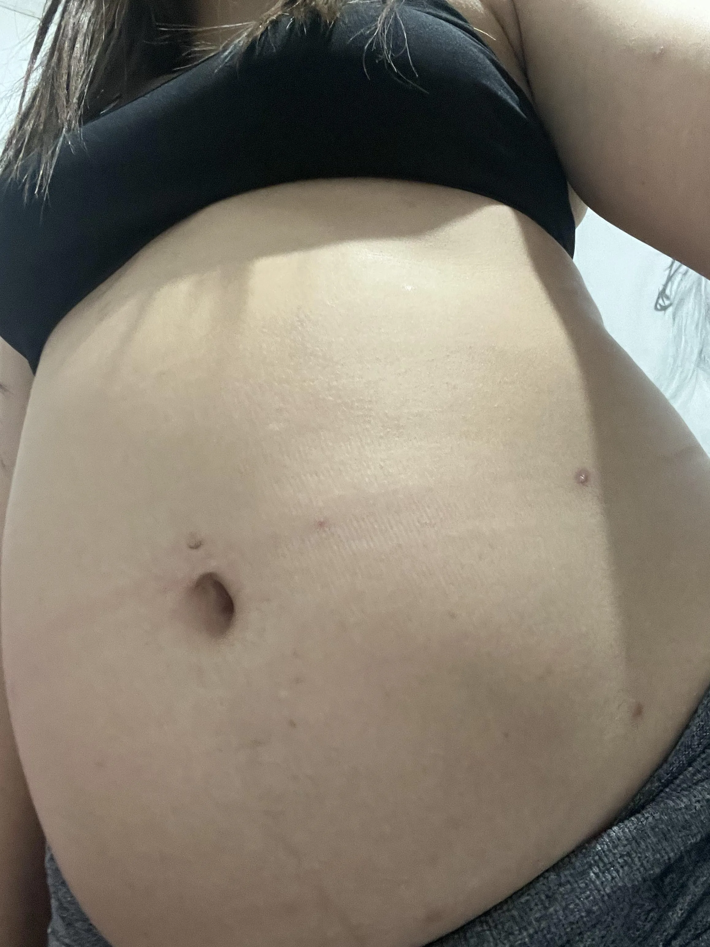 [F4M] I'm looking for a guy who wants to feed me and inflate me as much as I can. I do well with food water and soda. 💦💦💦🥤