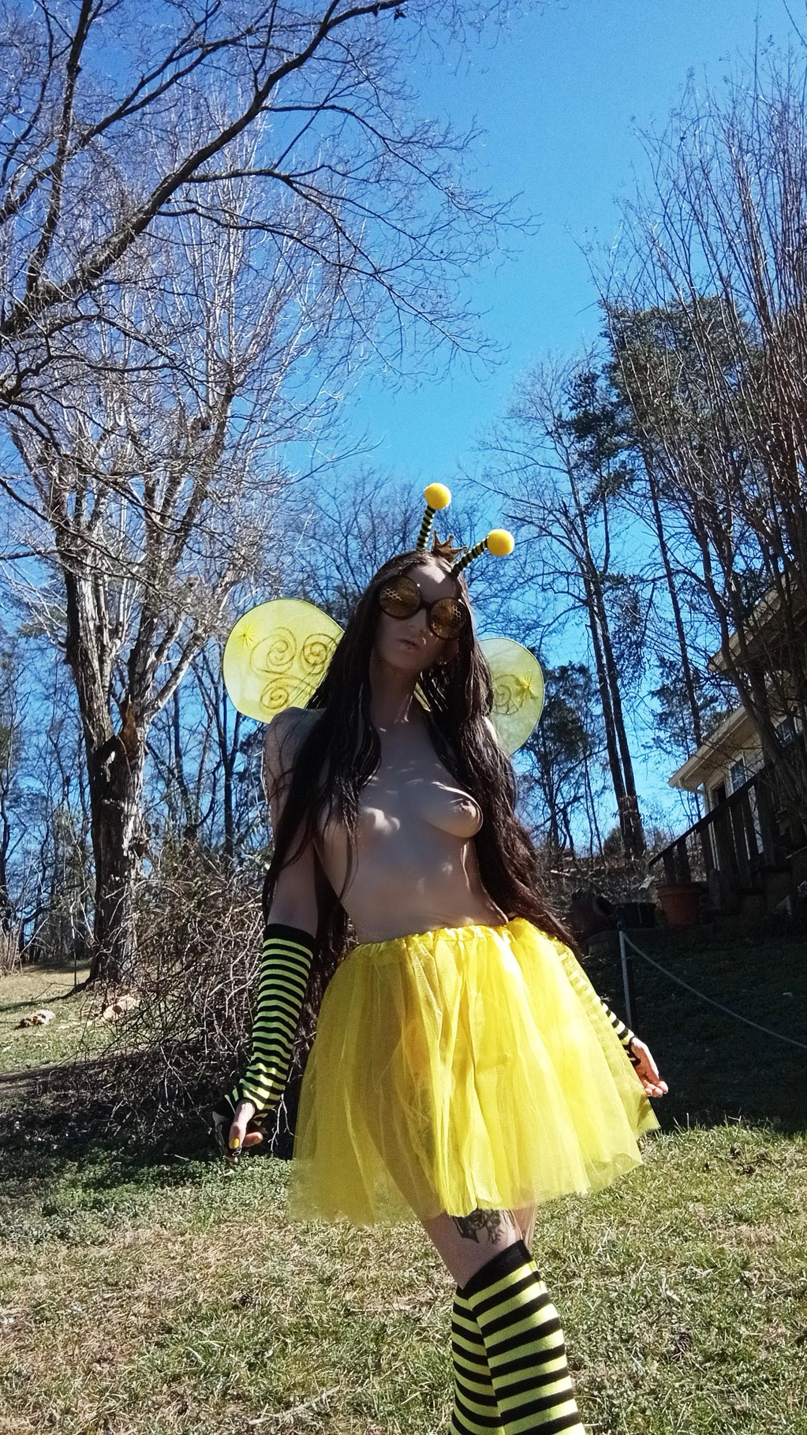 Queen Bee looking for her worker bees (oc)