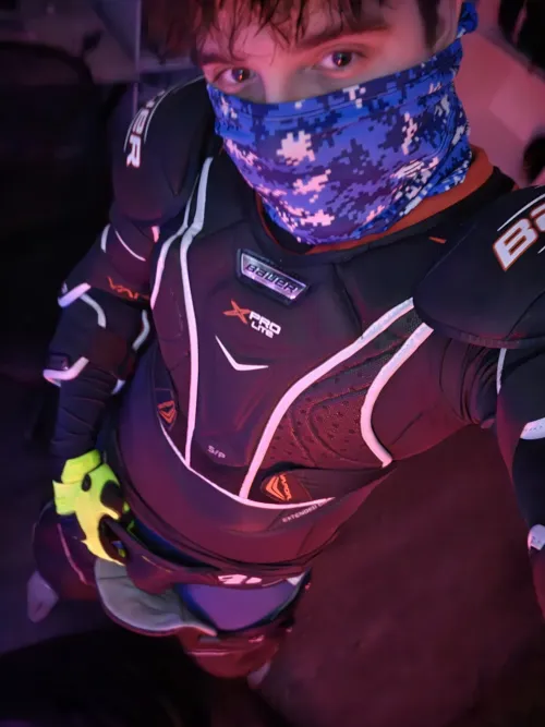 Who wants to play? 🏒😉