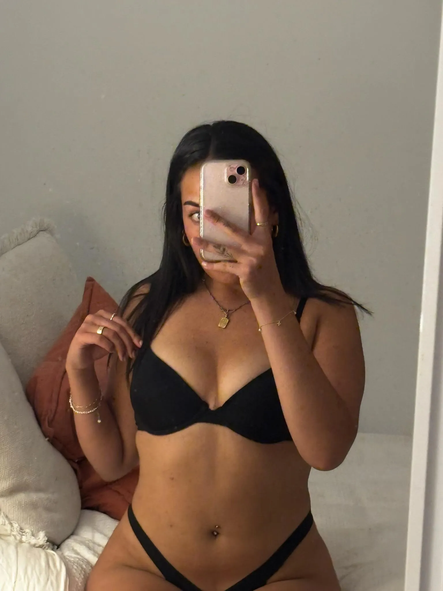 [18][F4MF][NH] - Unicorn here. Anyone up for a threesome? Hmu!!!