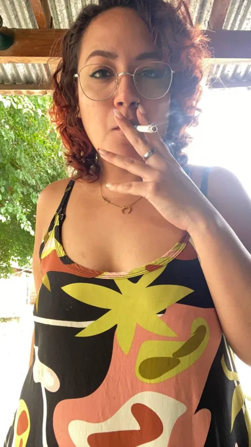 Do I look pretty when I smoke?