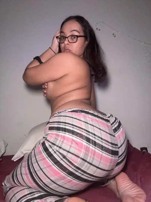do you like my milf booty in pajama pants