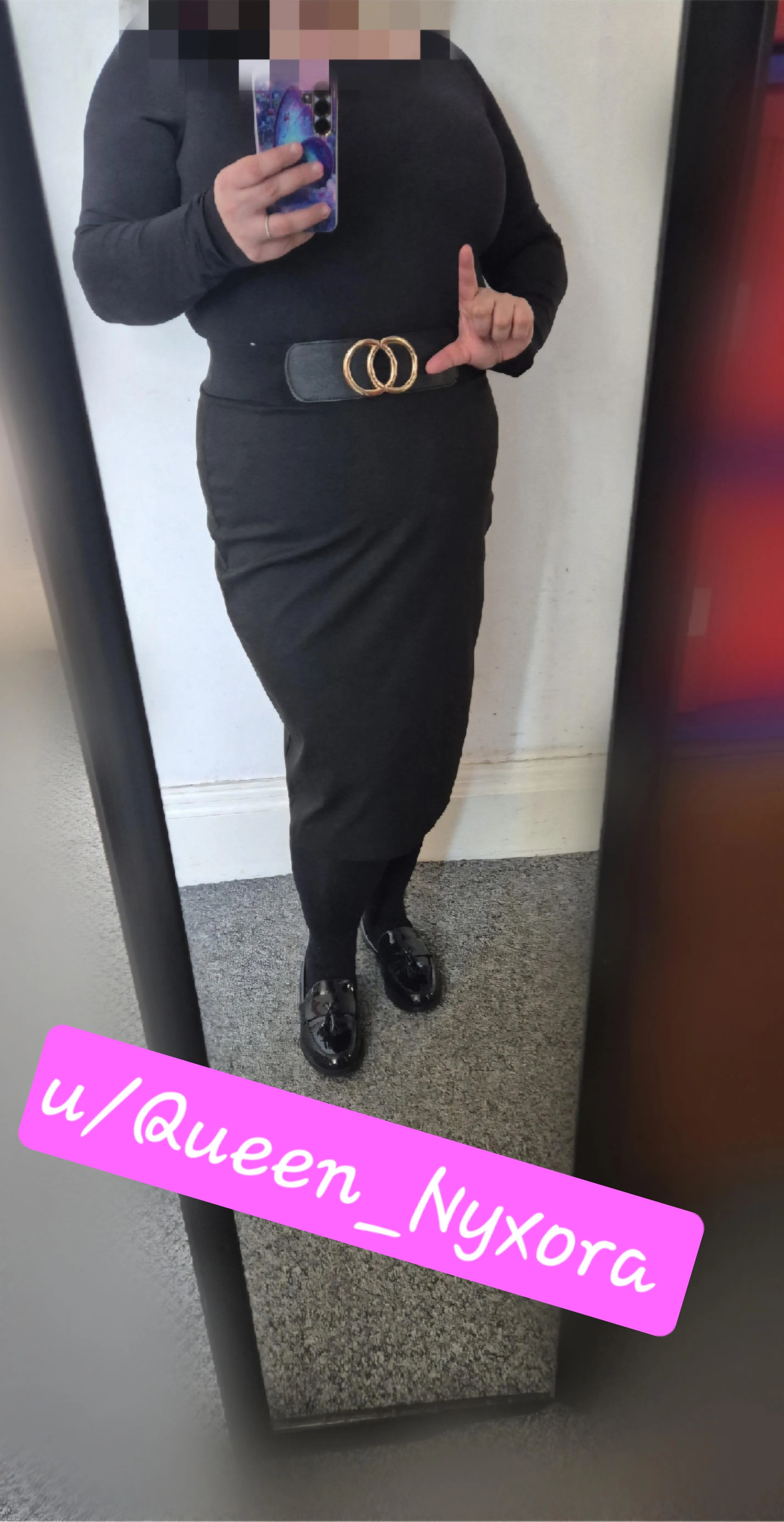 Good morning, my little losers. Mommy’s craving coffee… and something extra sweet today. You know how to please me. ☕💋