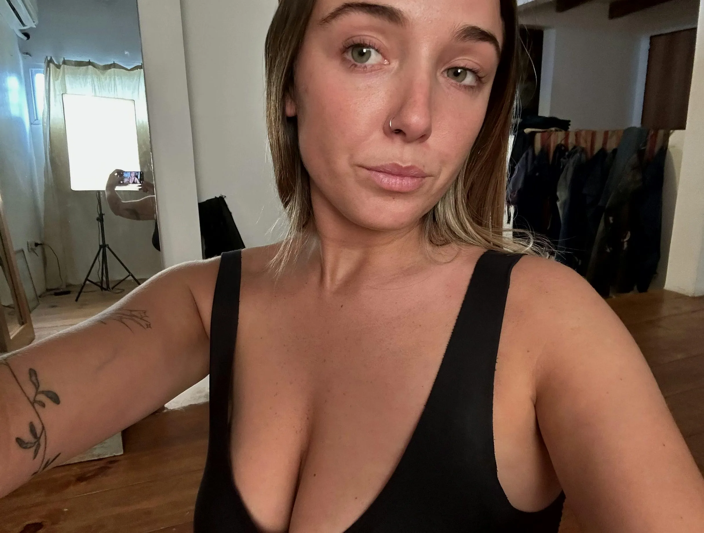 Voglio leccarti le palle e per favore scoparmi violentemente