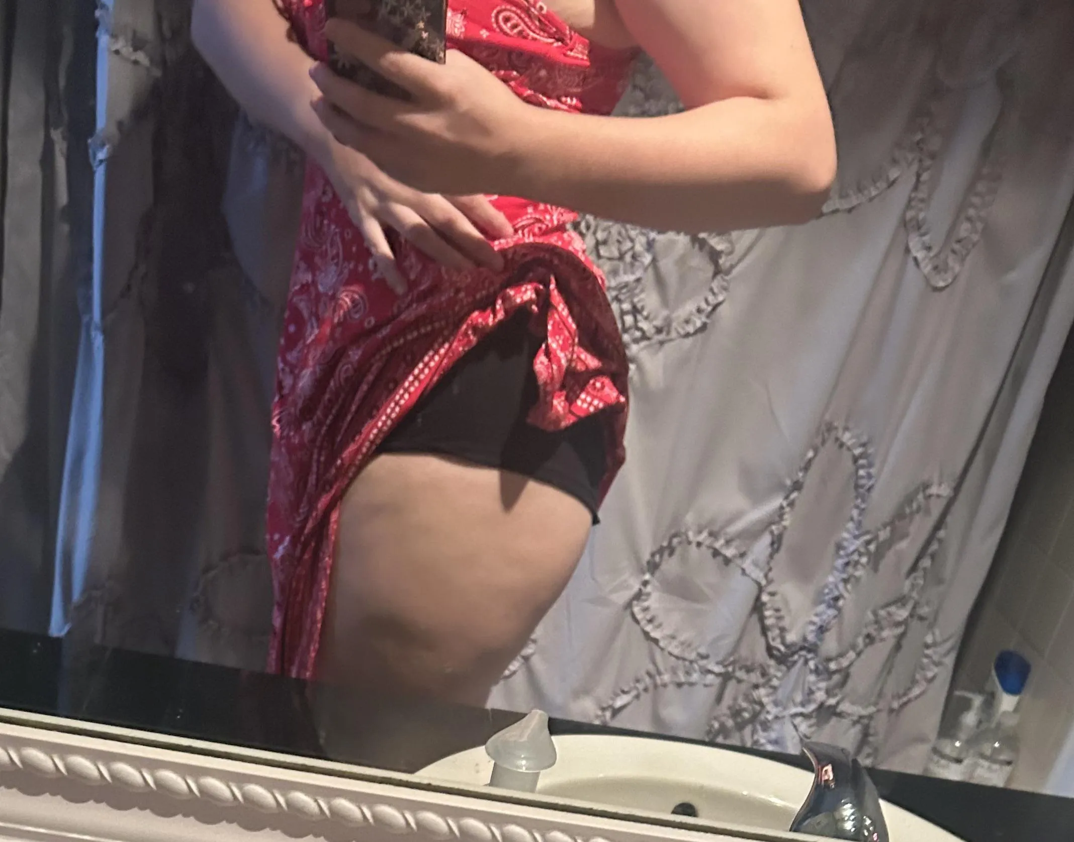 (f) Sneaky photo 🤫