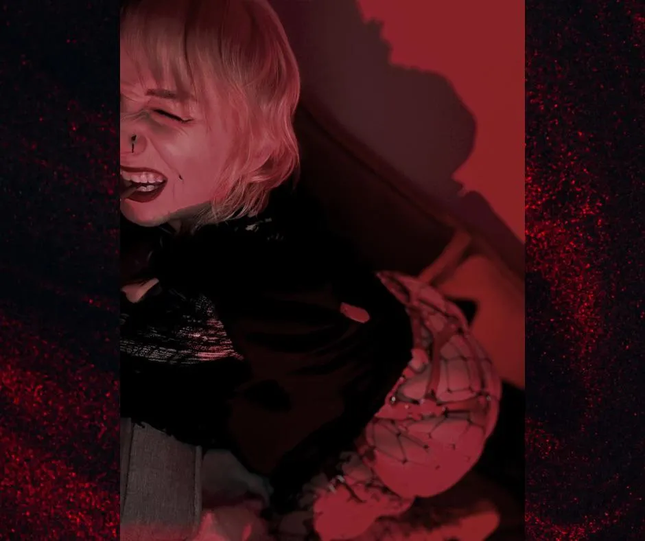 Welcome to my red room (f)