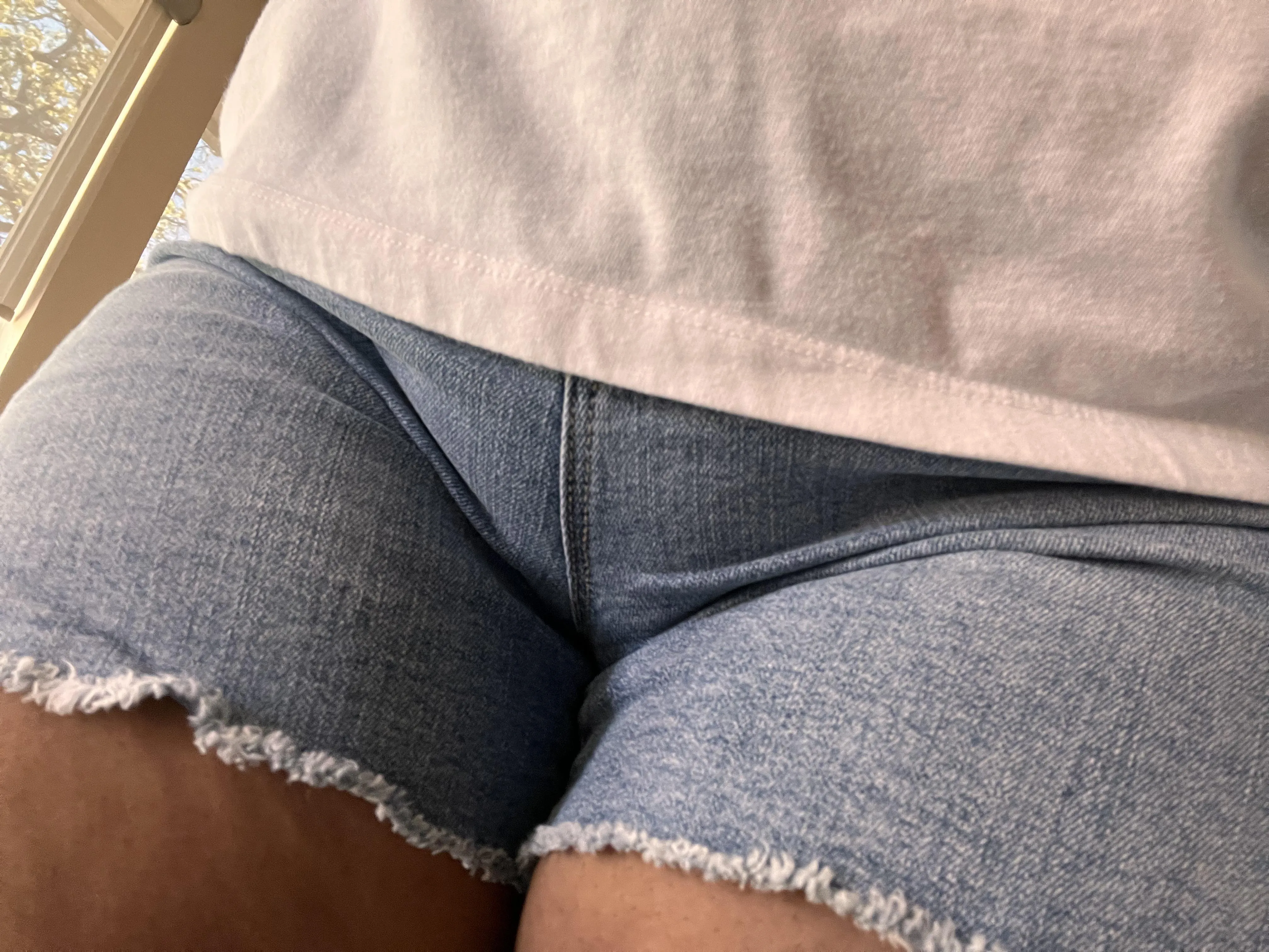 Cameltoe through the shorts 😜