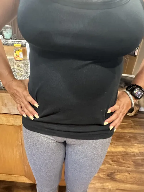 leggings are more revealing than i thought❤️💋Mia