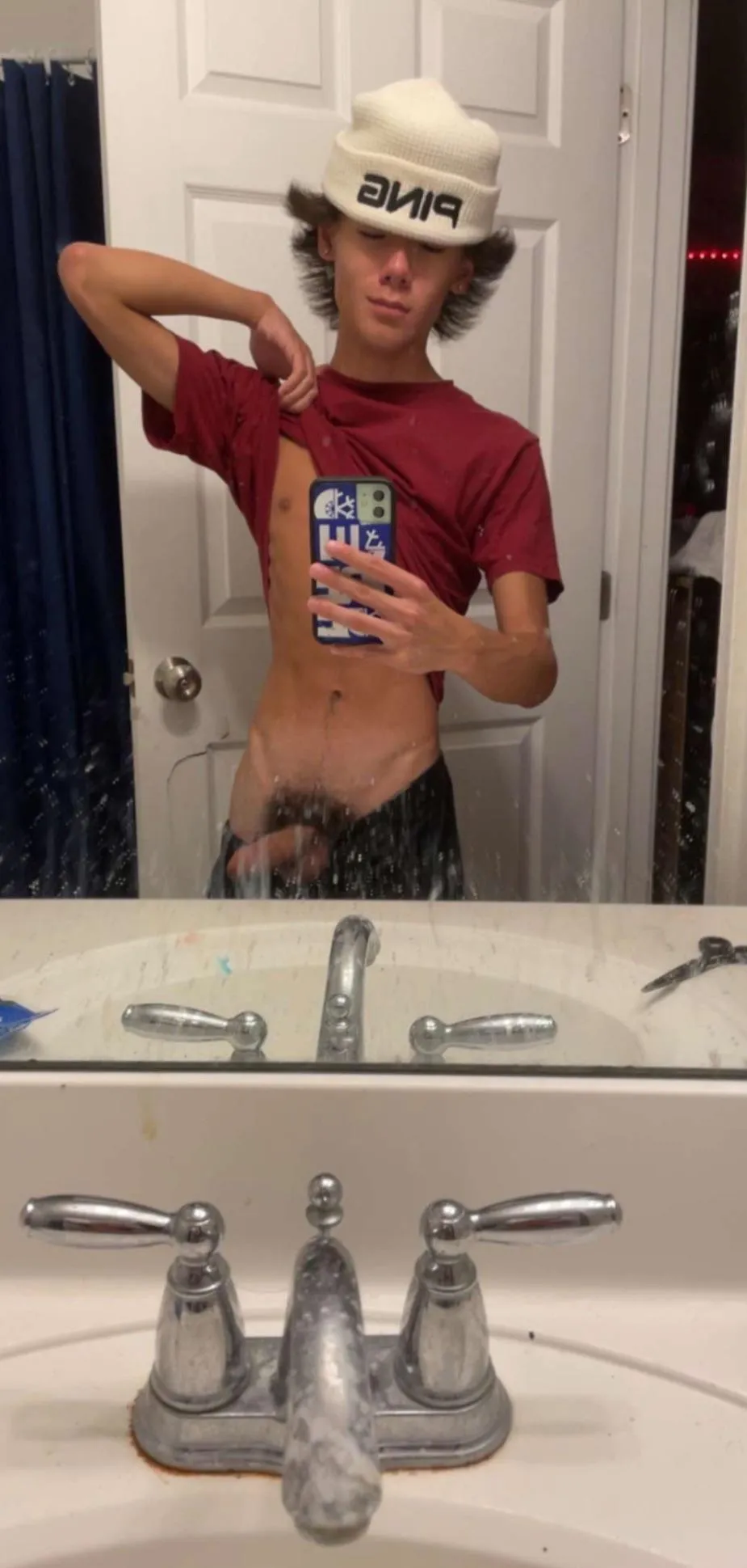 18 M looking for twink hole
