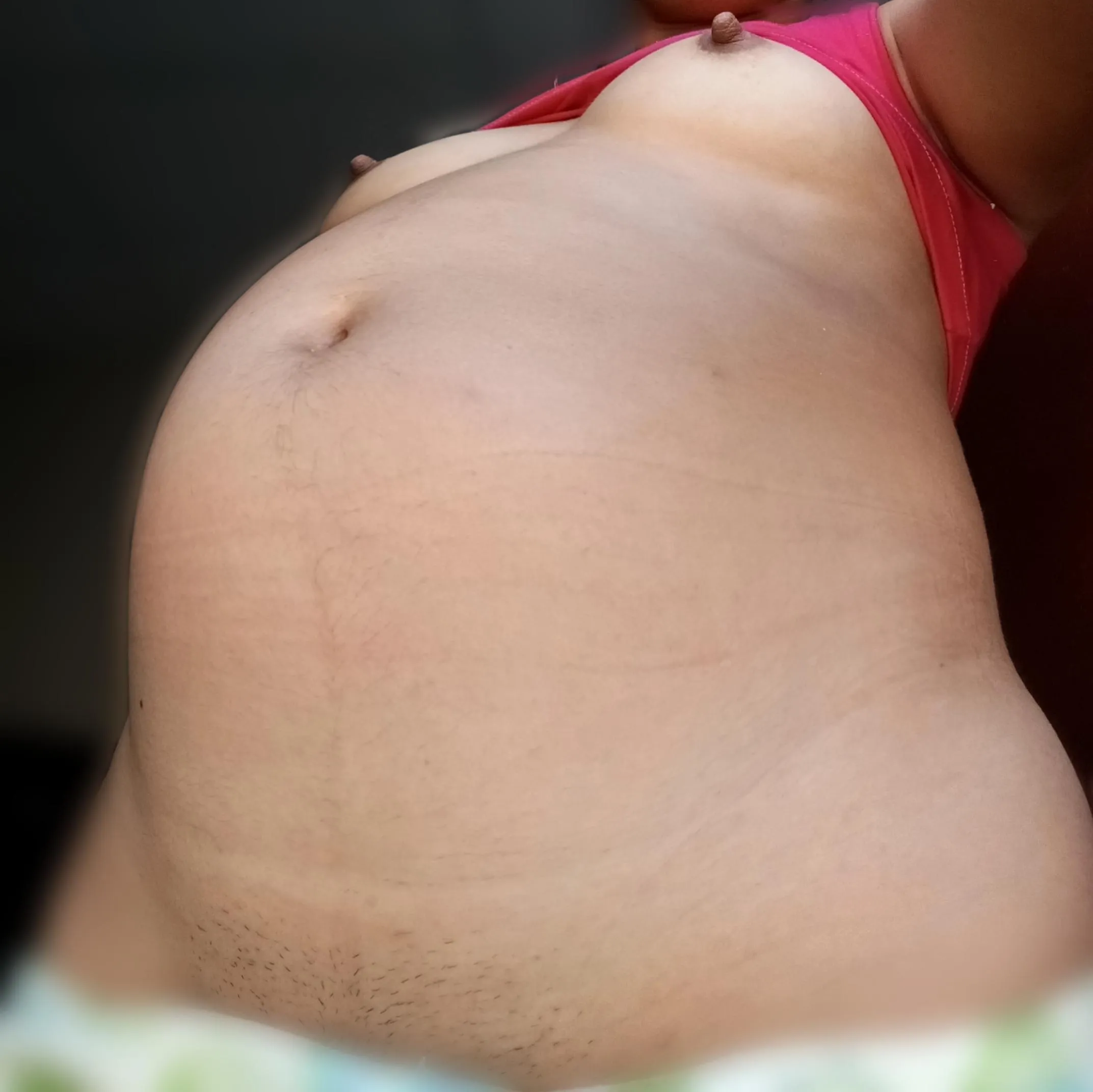 My first-time baby bump has gotten so big and sweet, see for yourself.