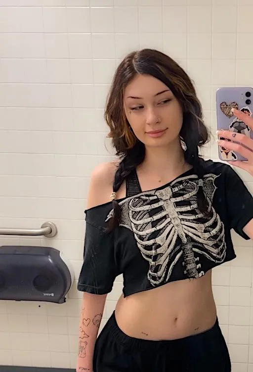 19f happy humpdayy🤭🍈🍈