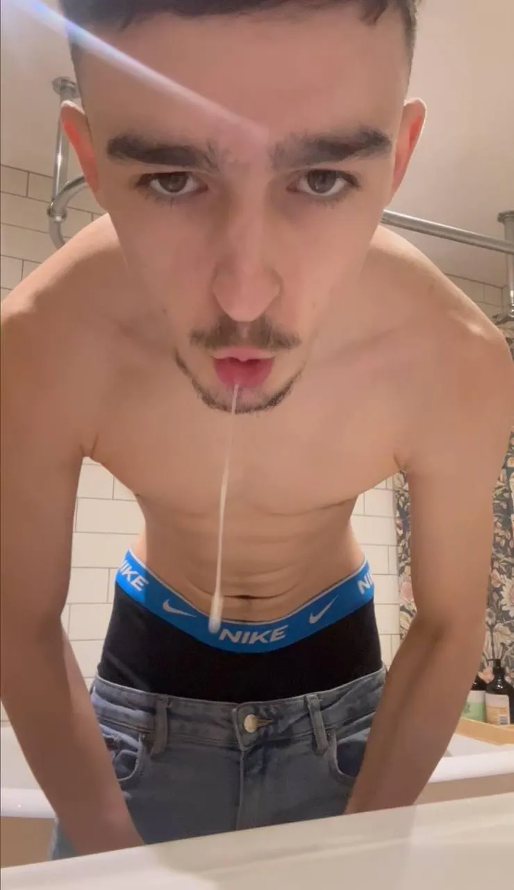 Come sniff my undies💨👃. Sale going on for custom vids so dm for them also😈🐖 also vids with my mate