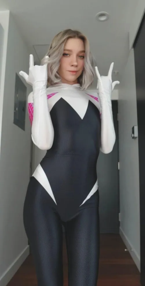 Spider Gwen by ShyVelvetRose
