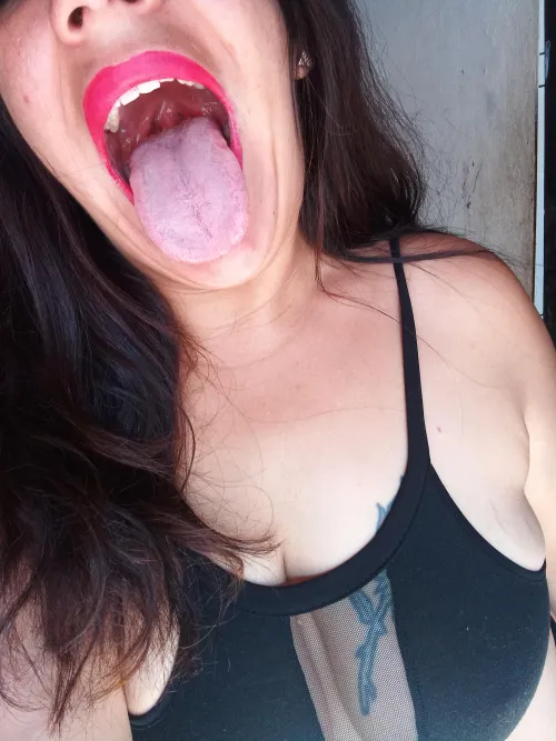 This is the vore of a goddess, be careful, she will eat you.