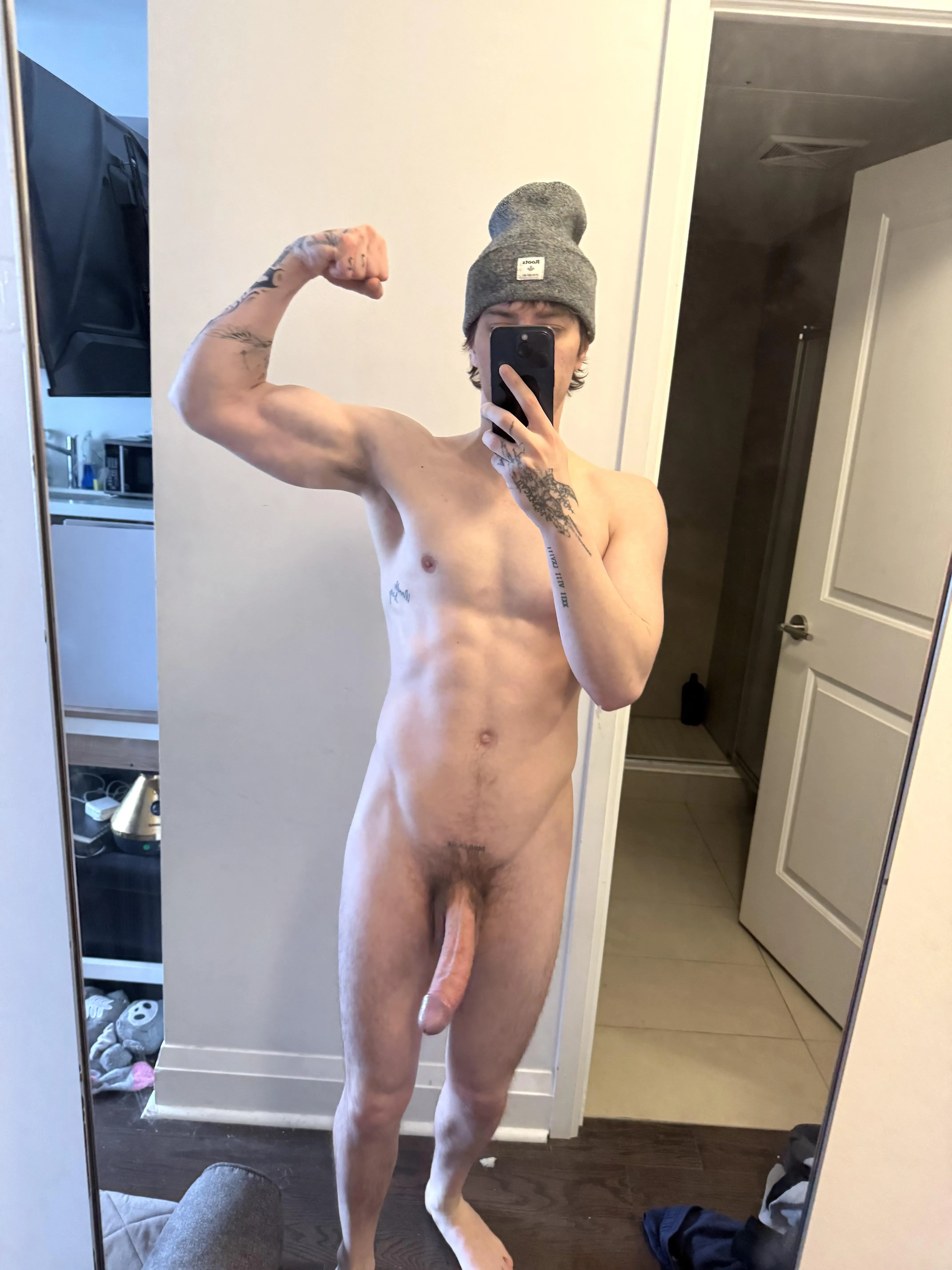 Caught that 3rd leg syndrome 😷