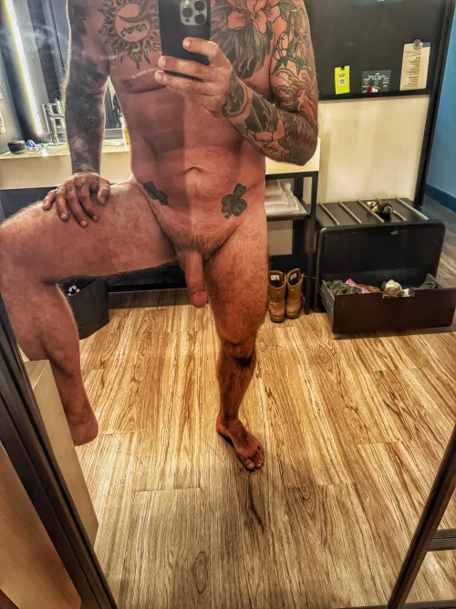 Good morning squad. About to get dressed for the range.  Has it hanging?(50)