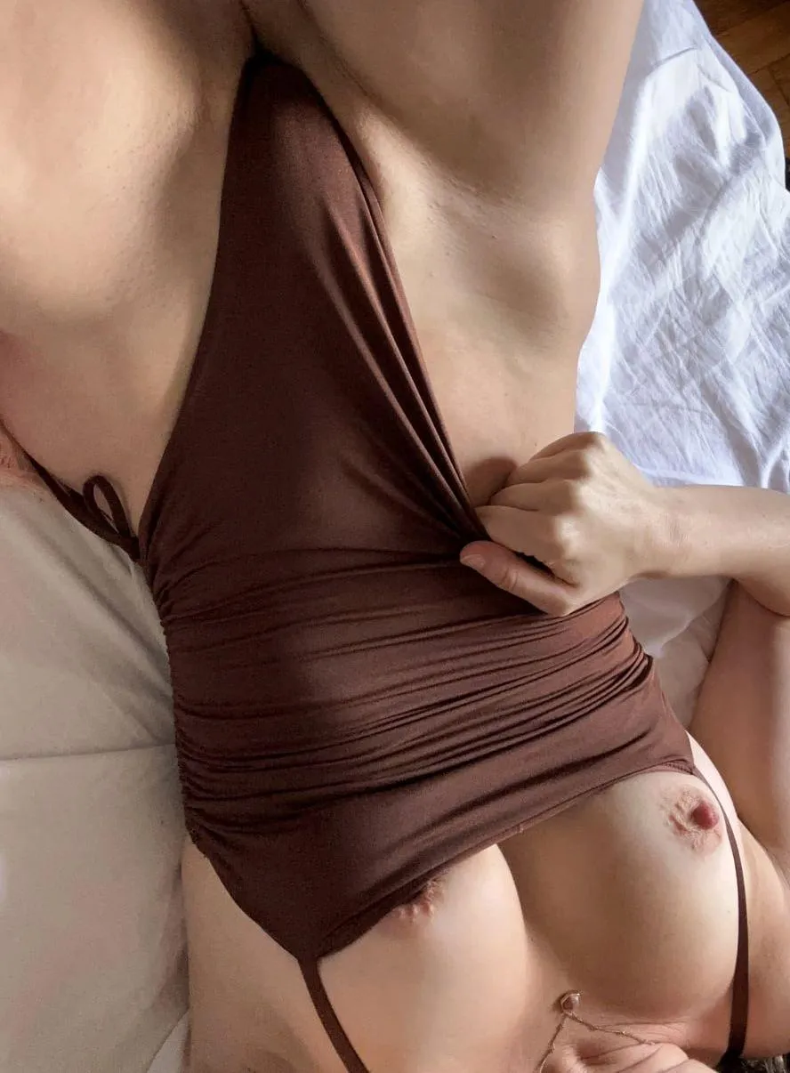 i see that bulge in ur pants, come lemme take care of it