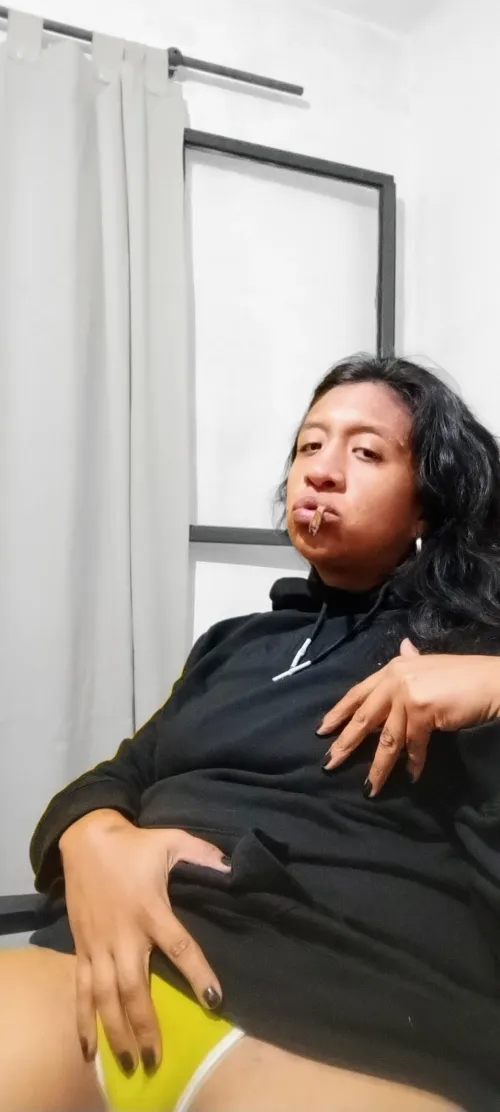 Hey, I hope you'll give me a light, honey, do you have one?