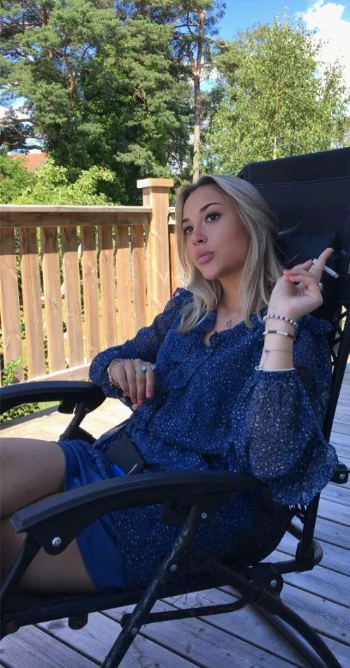 I invite you to smoke a cigarette and enjoy