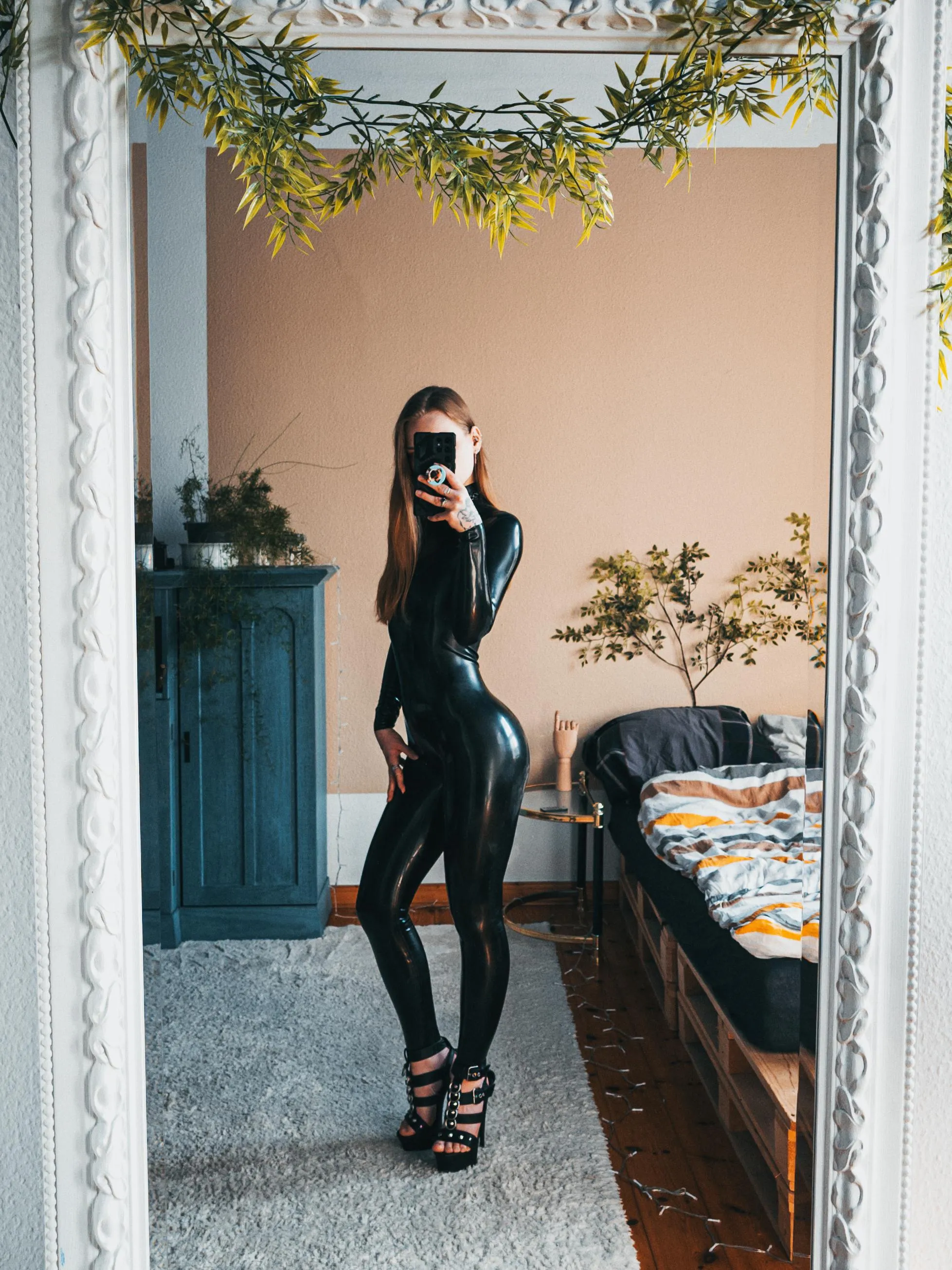 I need someone to take my shoes off at the end of a tiring day 💗