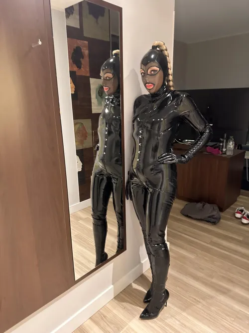My Slave EINS in Full Latex