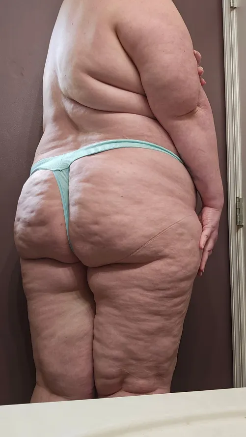 Love my ass in a thong 🍑