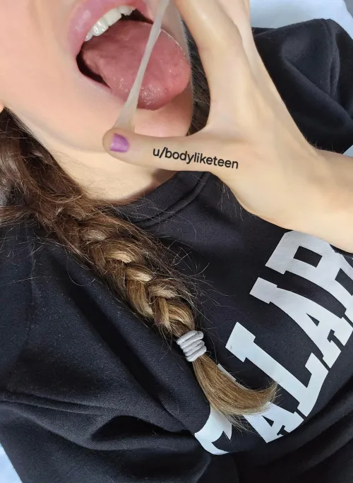 I have long grool on my tongue. Wanna kiss me? :p