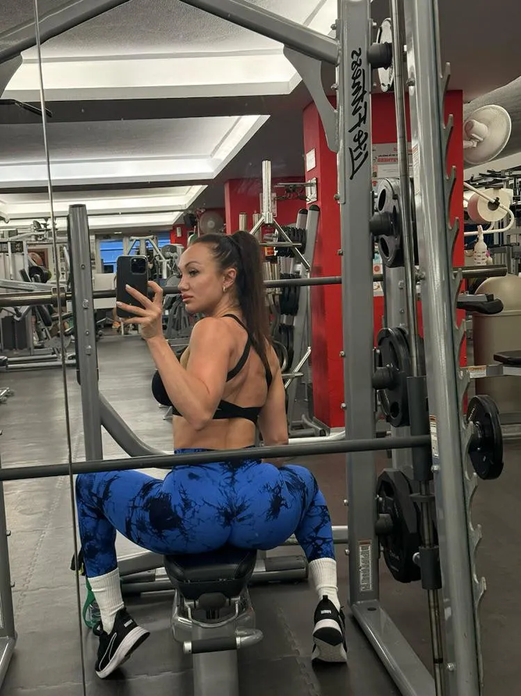 no trip to the gym is complete without selfies 🙈