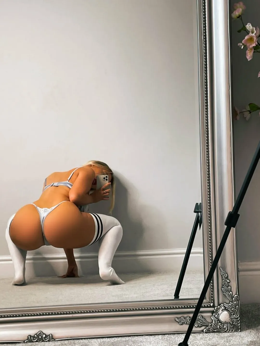 A hot spider ready for fun