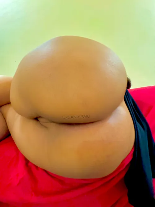 A thick and luscious backside that's impossible to ignore [f]