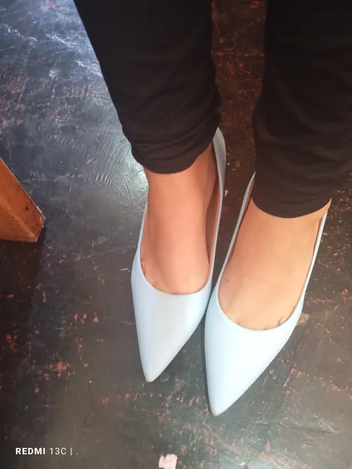 beautiful feet that deserve to be worshipped