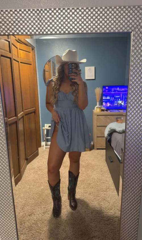 Who doesn't love a cowgirl in a dress??