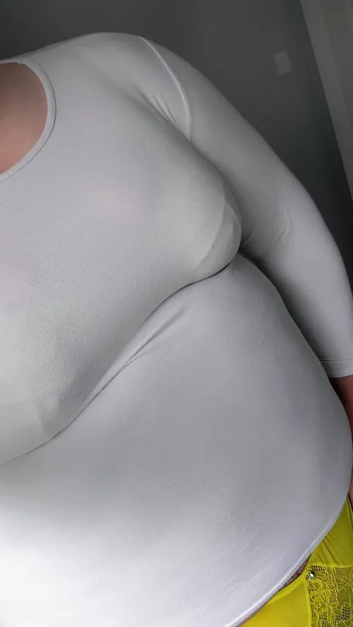 This bright yellow bra actually hides really well under a thin white shirt 💛