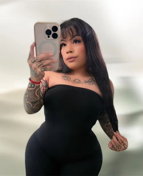 Ever had a 3’9 curvy all natural midget with a 🍑 before?