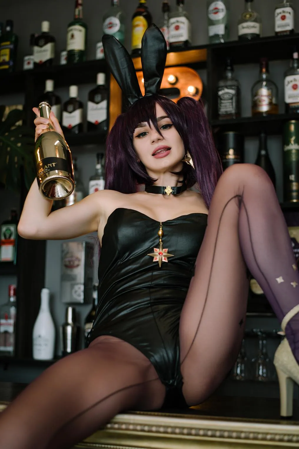 Drink party with Mona by (Kanra_cosplay)