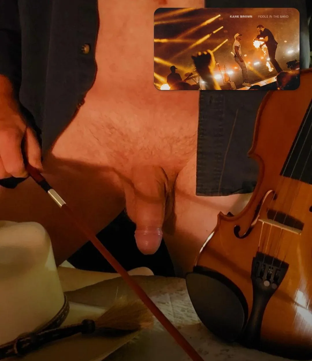 From Memphis blues to Hollywood rock ’n’ roll Took a trip to Music City Brought a little bit of everything with me I’m a little bit of bass, 808s, a little bit of clap your hands [mlgw]