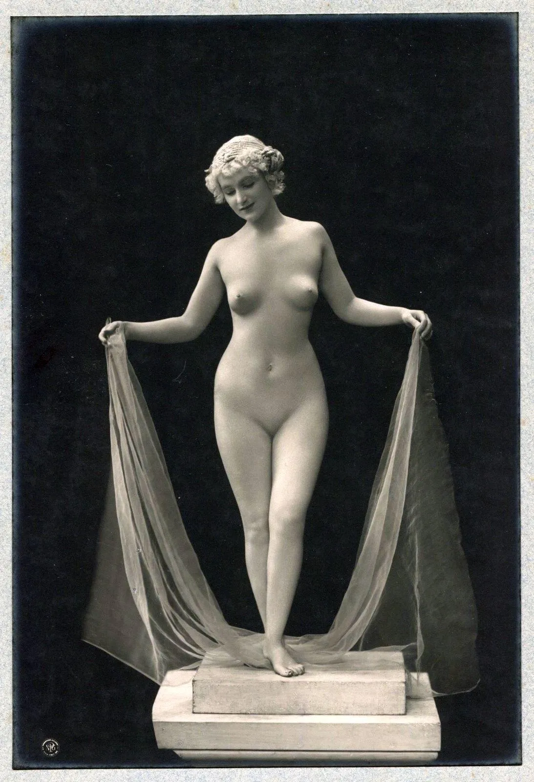 Olga Desmond | Berlin, c.1909 | ph. Otto Skowraneck