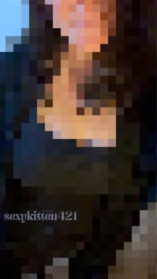 Worship these pixels for domme mommy. You’re welcome 👸🏻🙇🏻