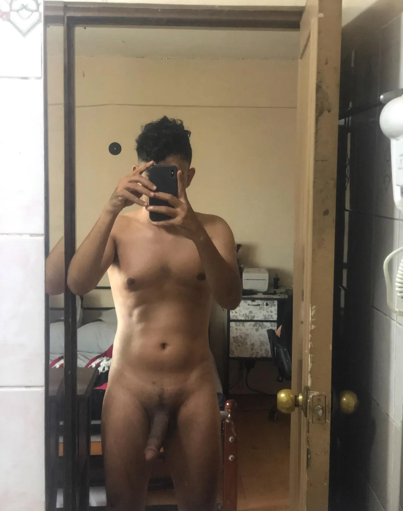 Looking for hot and clean couples pm me.