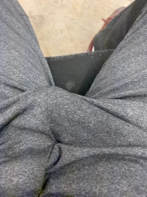 27 masc lookin to stroke or oral