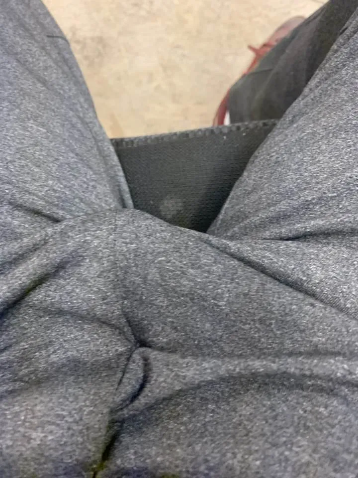 27 masc lookin to stroke or oral