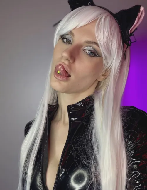 Black Cat by MischiefMeteor