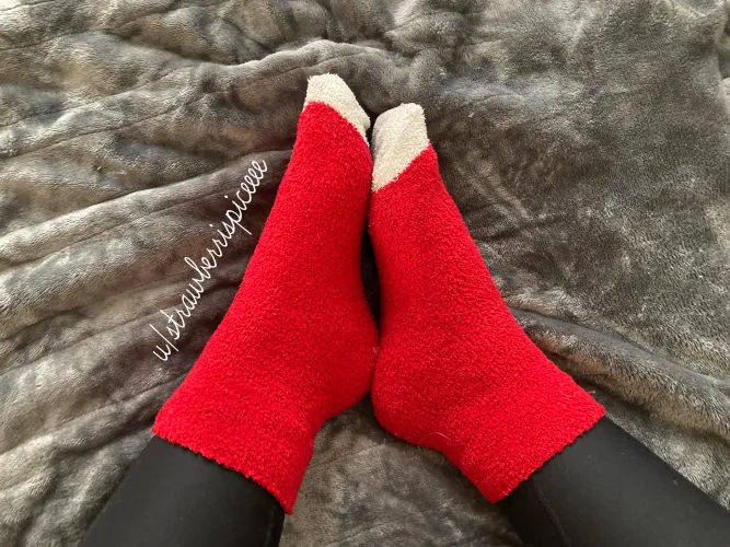 Fuzzy sock lovers hmu 🩷10% off everything! Limited time only!