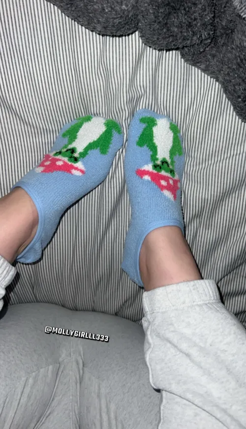 I love my cute lil comfy cozy fluffy fuzzy soft shroomy frog socks