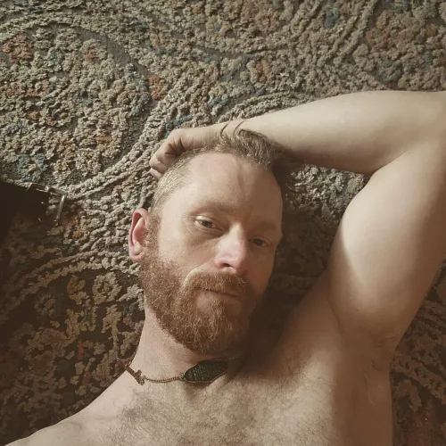 Just Landed in Charlotte — Looking for MILFs Who Know How to Show a New Guy Around 😏